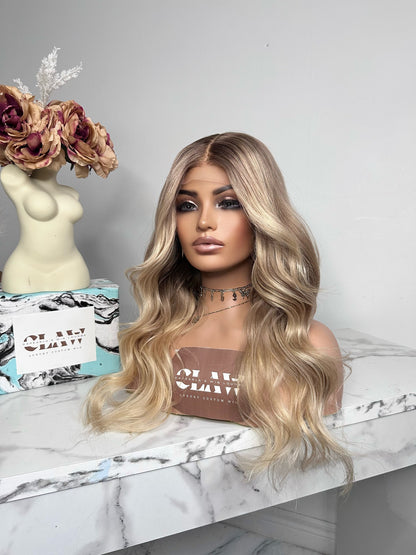 Lyla 20" | Glueless Lace Front Wig